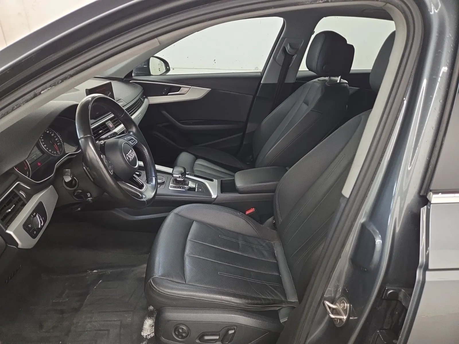 Front Interior Photo