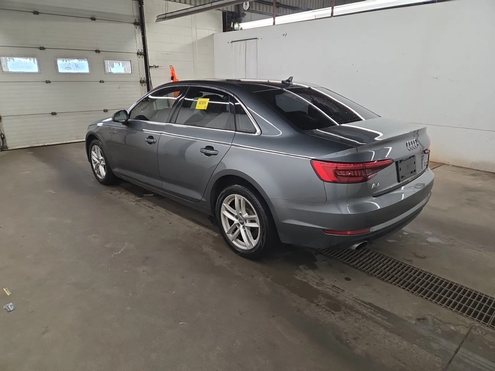 Driver Rear 3/4 Photo