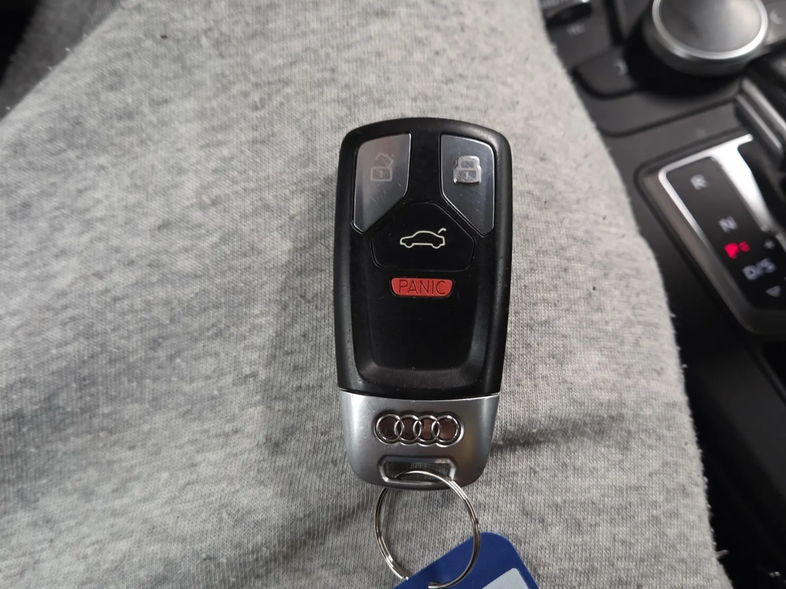 Keys/Fobs/Manual Photo