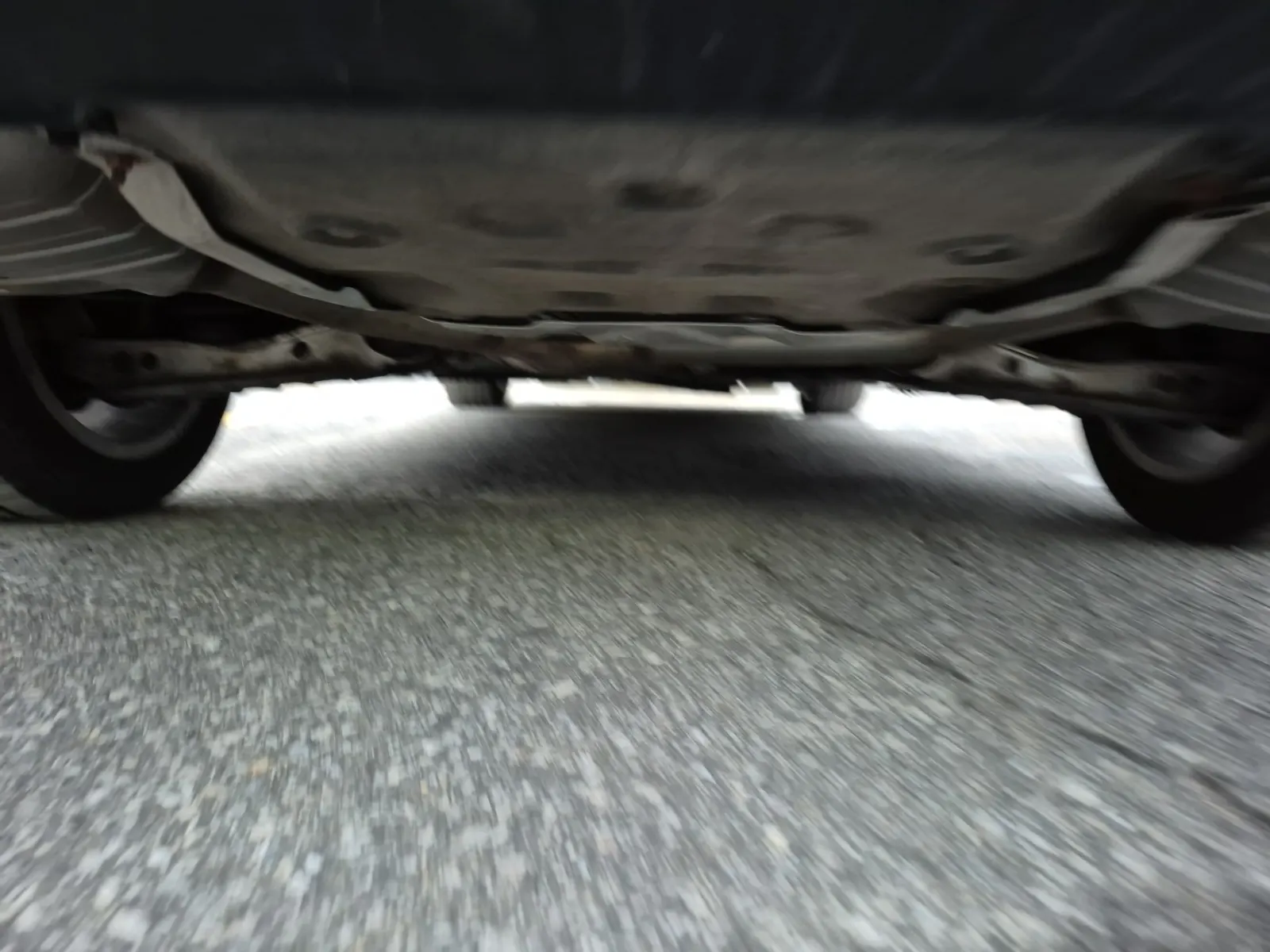 Undercarriage - Rear Photo