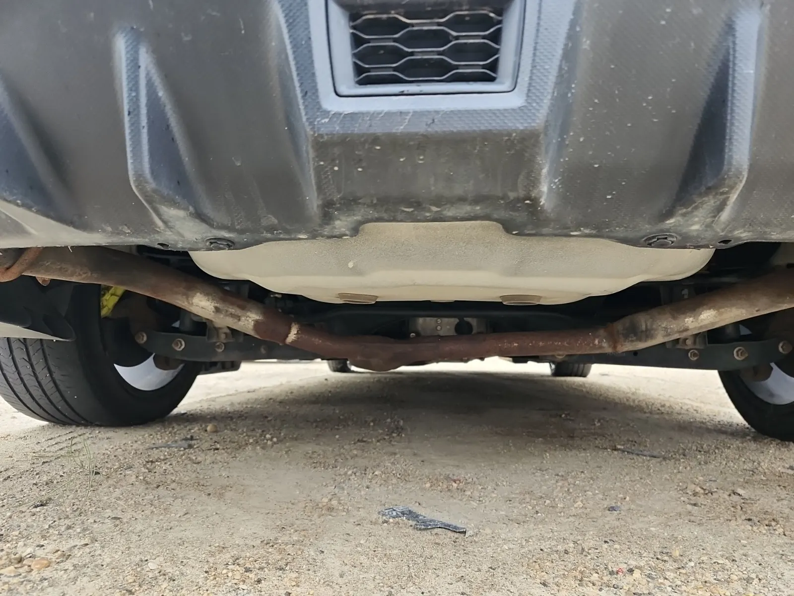 Undercarriage - Rear Photo