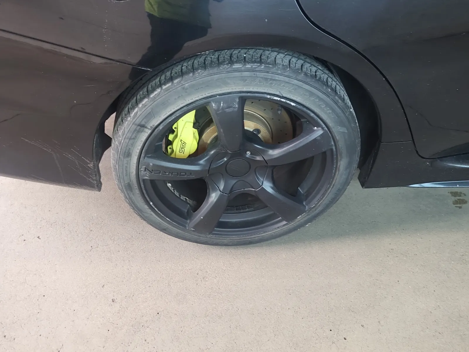 Right Rear Wheel/Tire Photo