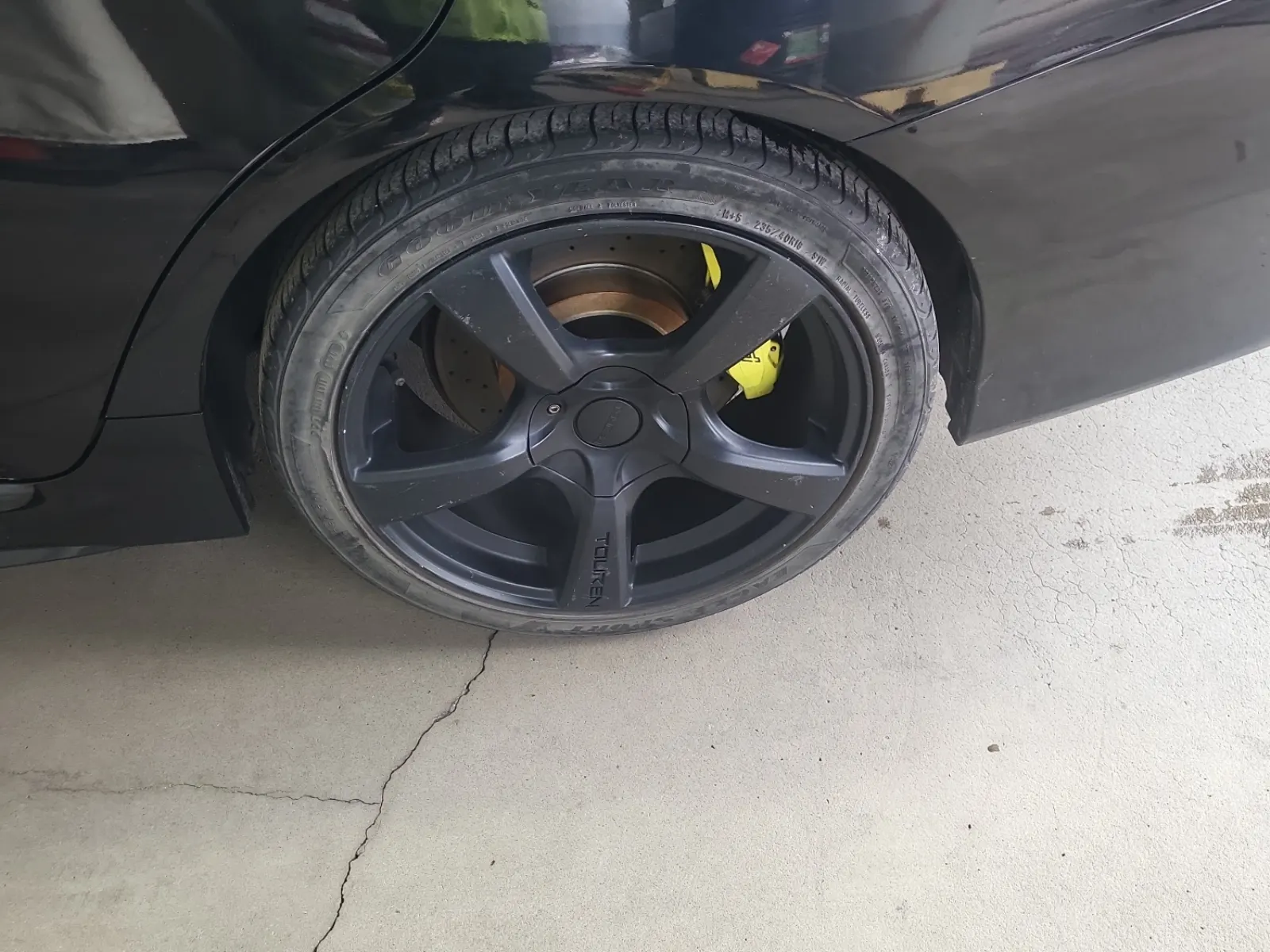 Left Rear Wheel/Tire Photo