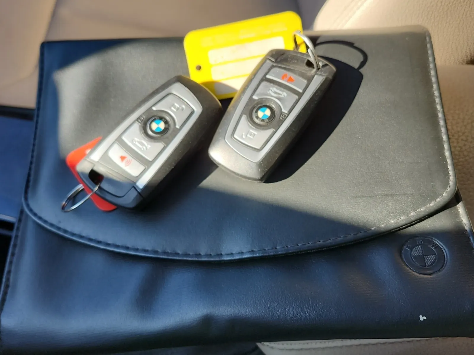 Keys/Fobs/Manual Photo