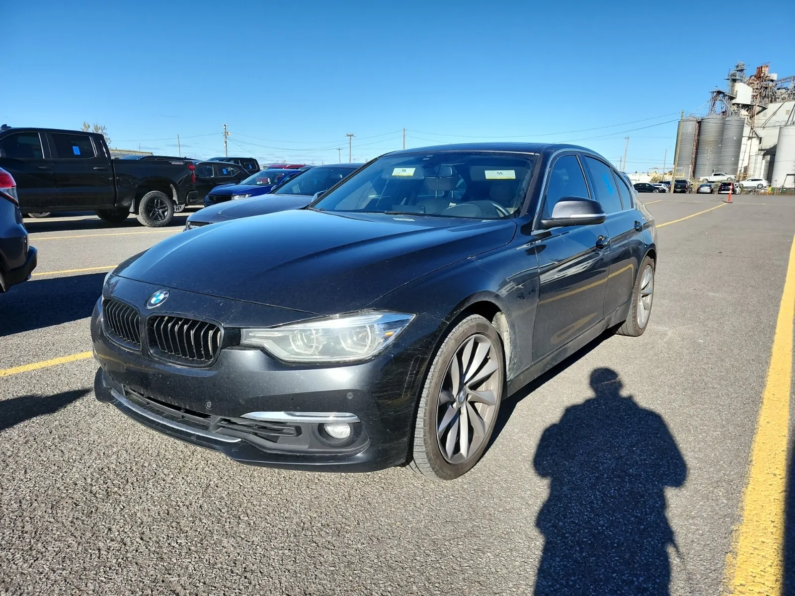 Front driver 3/4 photo