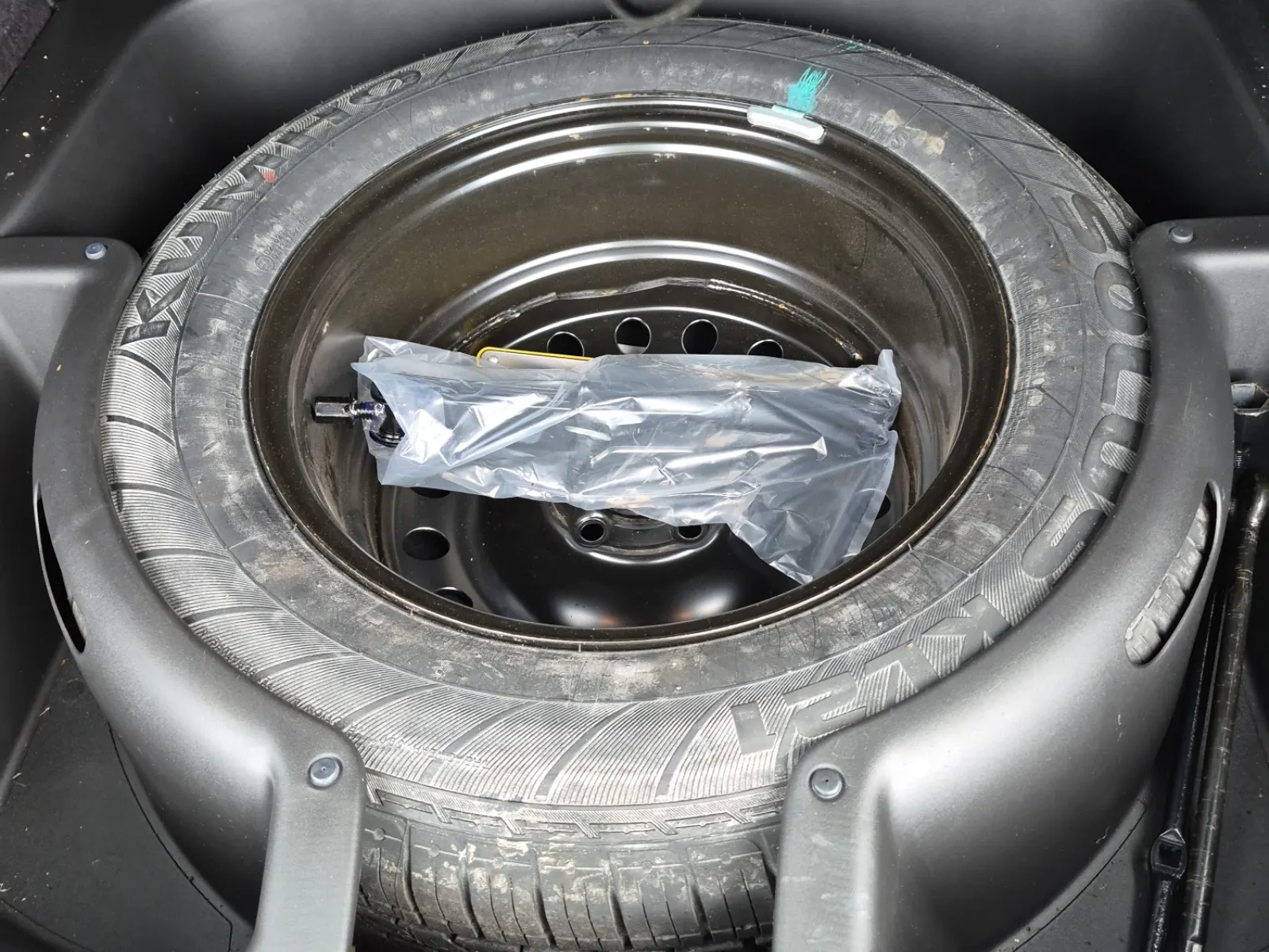 Spare Tire & Wheel Photo