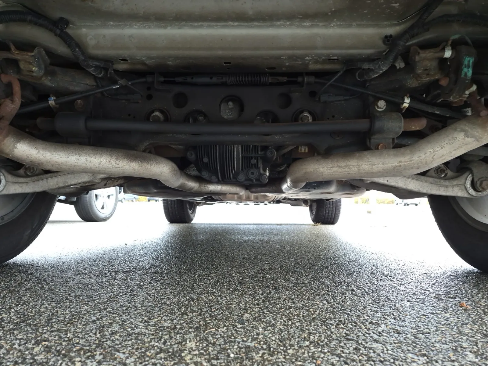 Undercarriage - Rear Photo