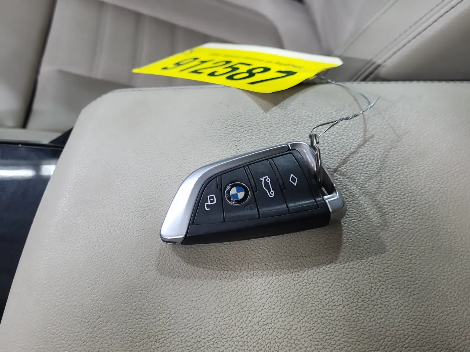 Keys/Fobs/Manual Photo