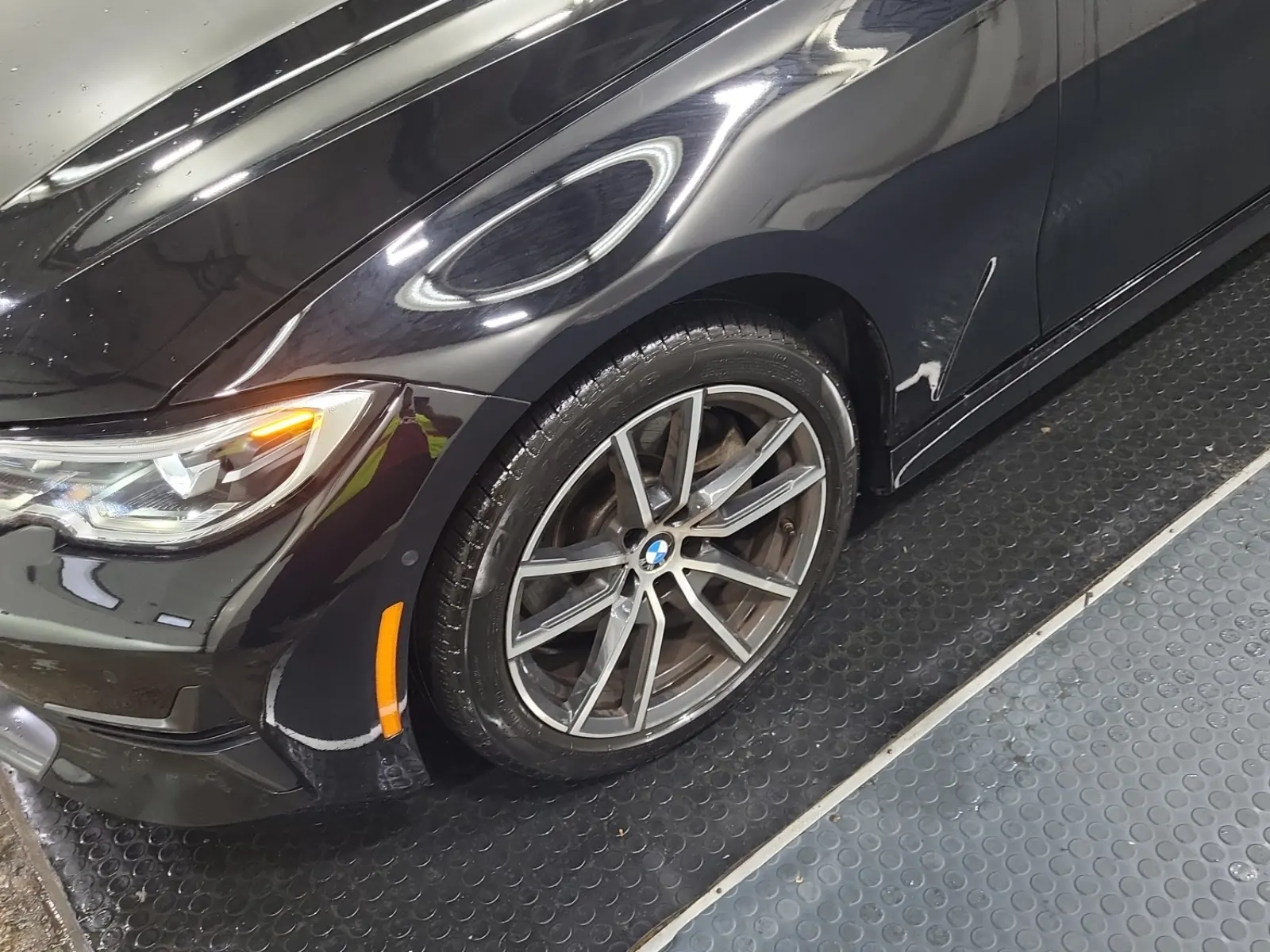 Front driver wheel/tire photo