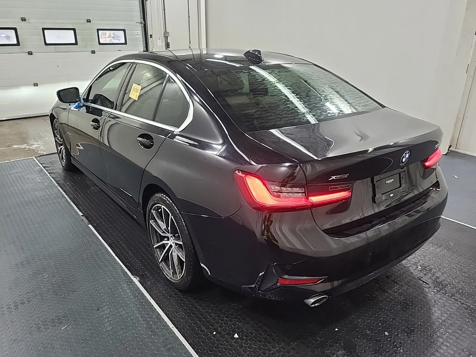 Driver Rear 3/4 Photo