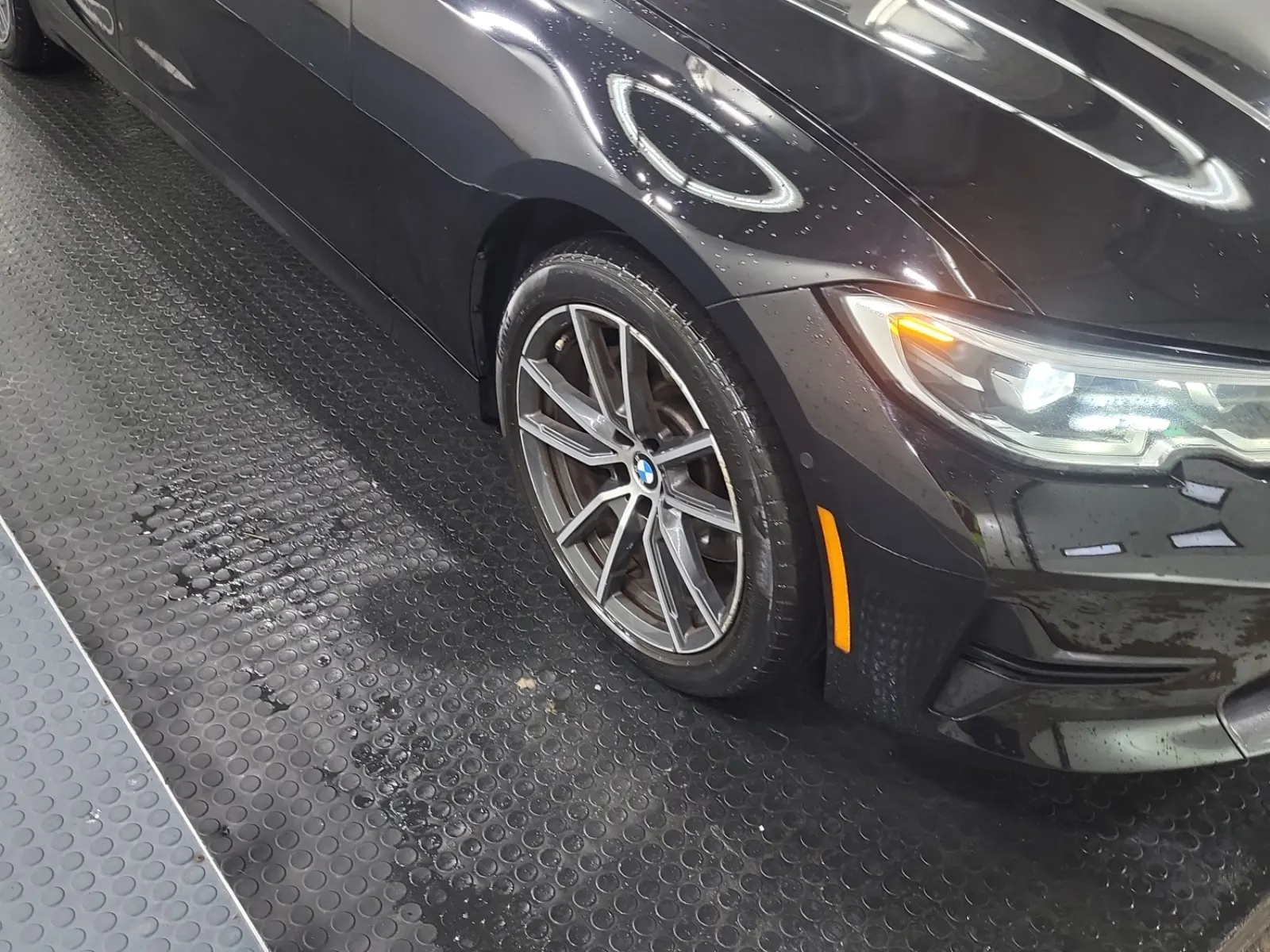Right Front Wheel/Tire Photo