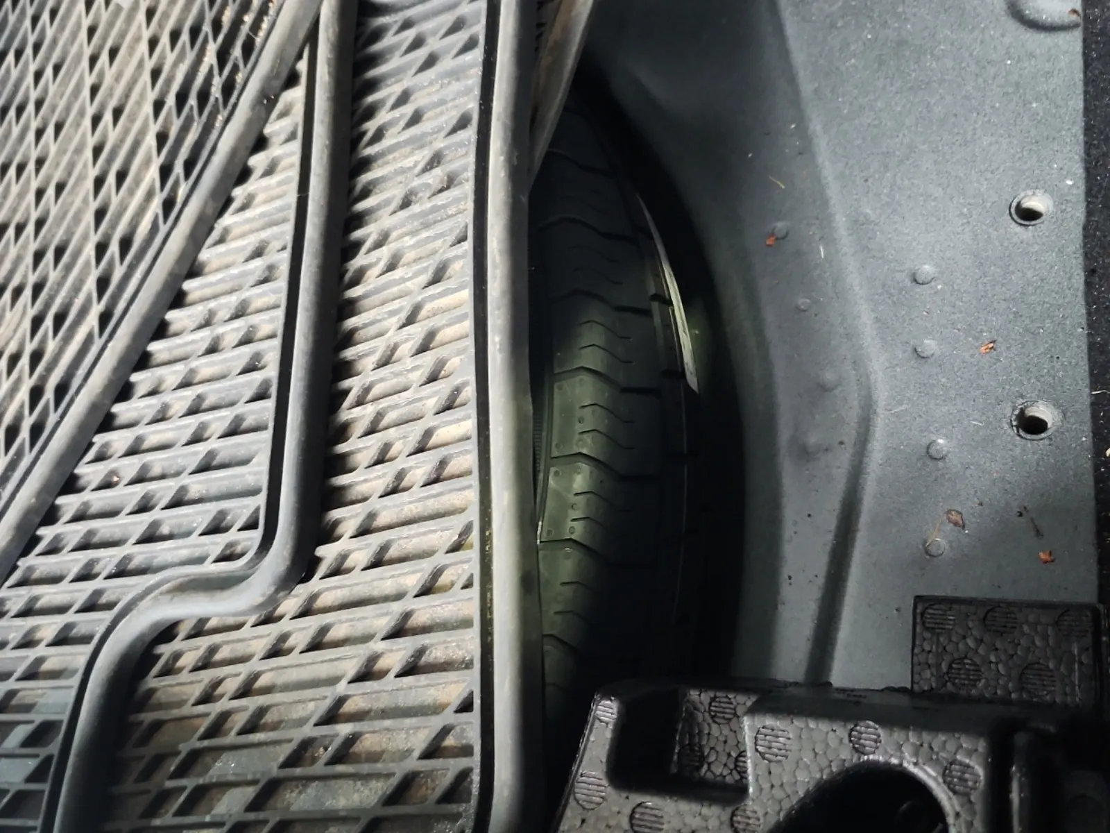 Spare Tire & Wheel Photo