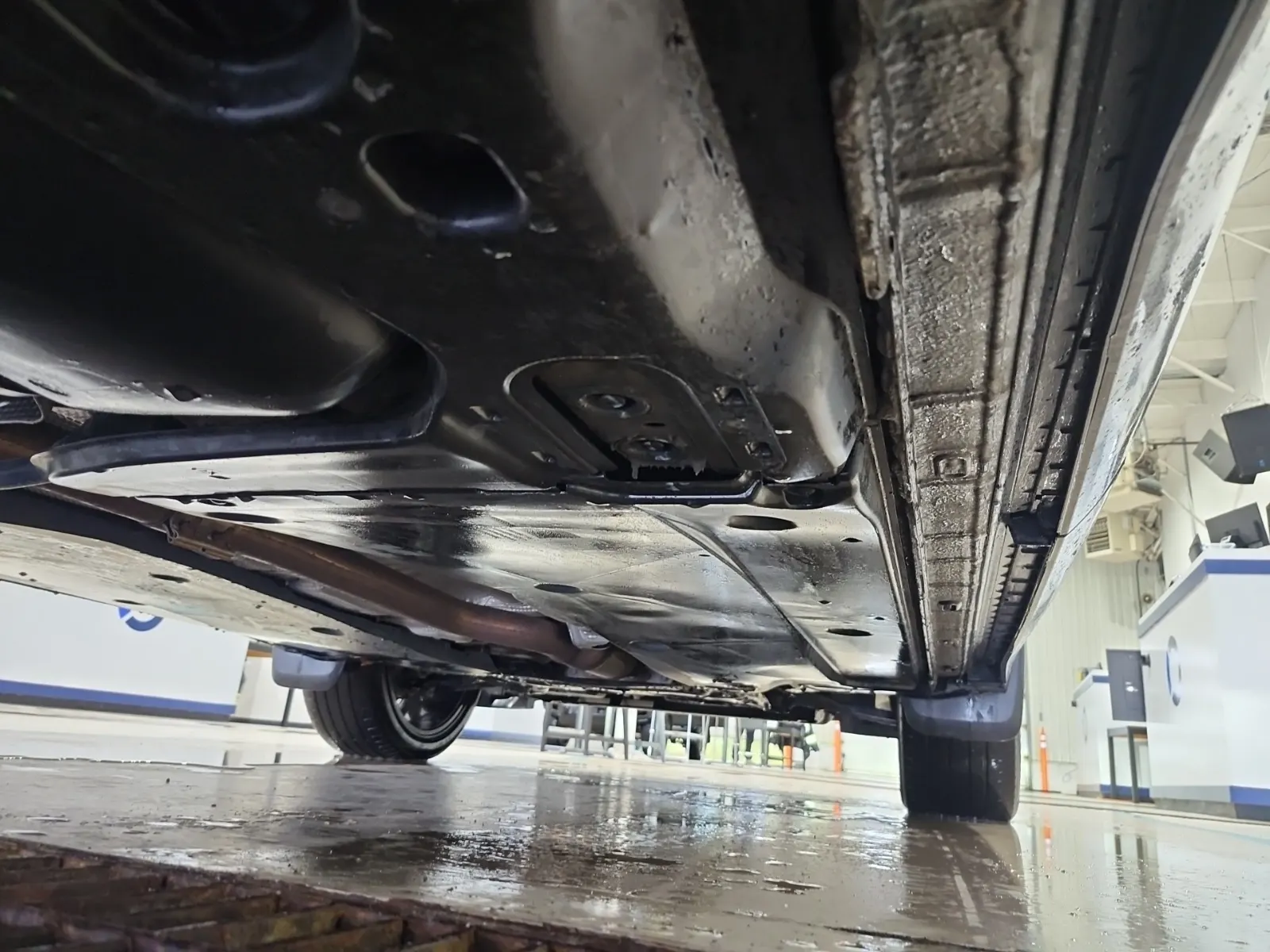 Undercarriage - Passenger Photo