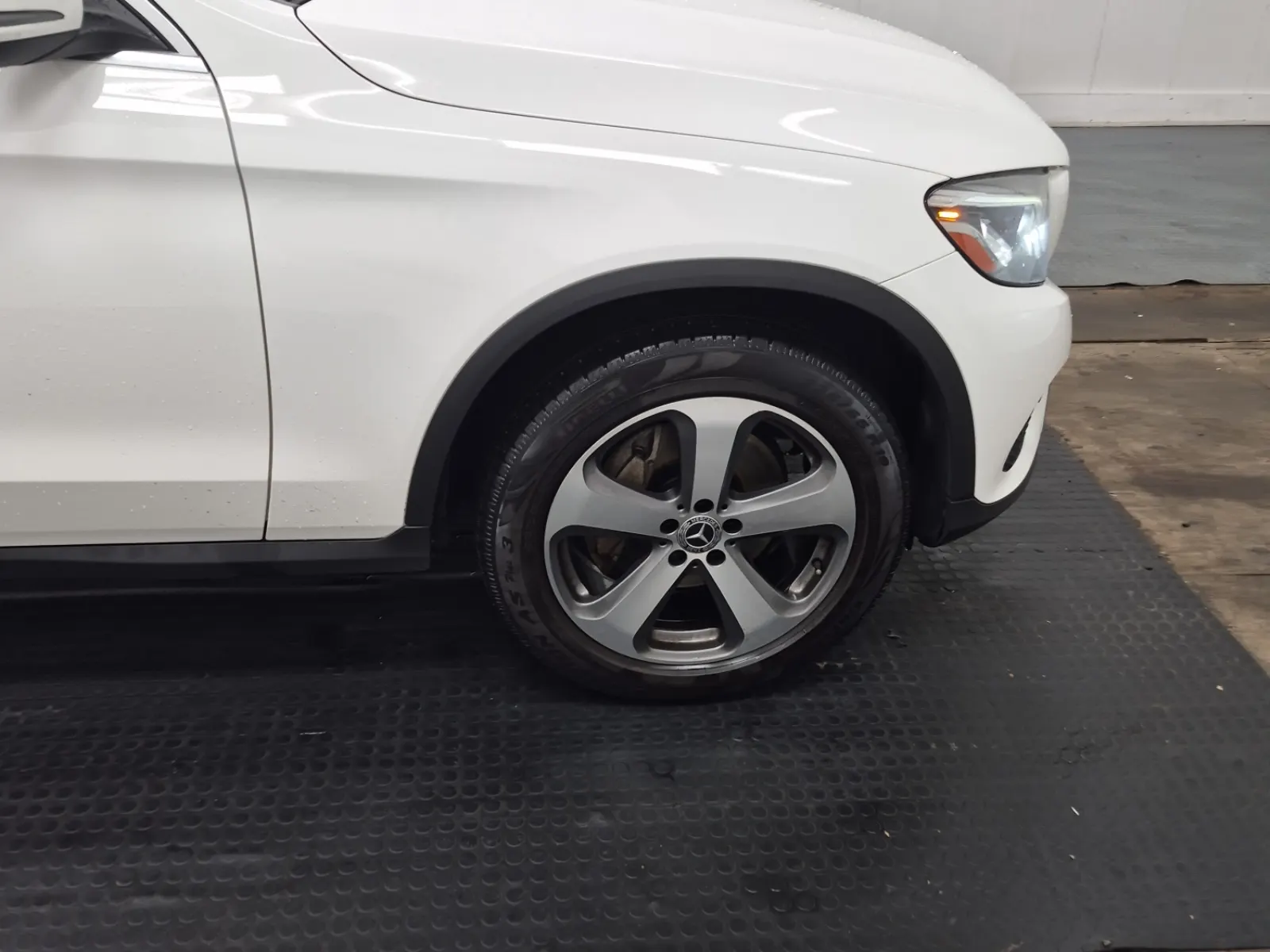 Right Front Wheel/Tire Photo