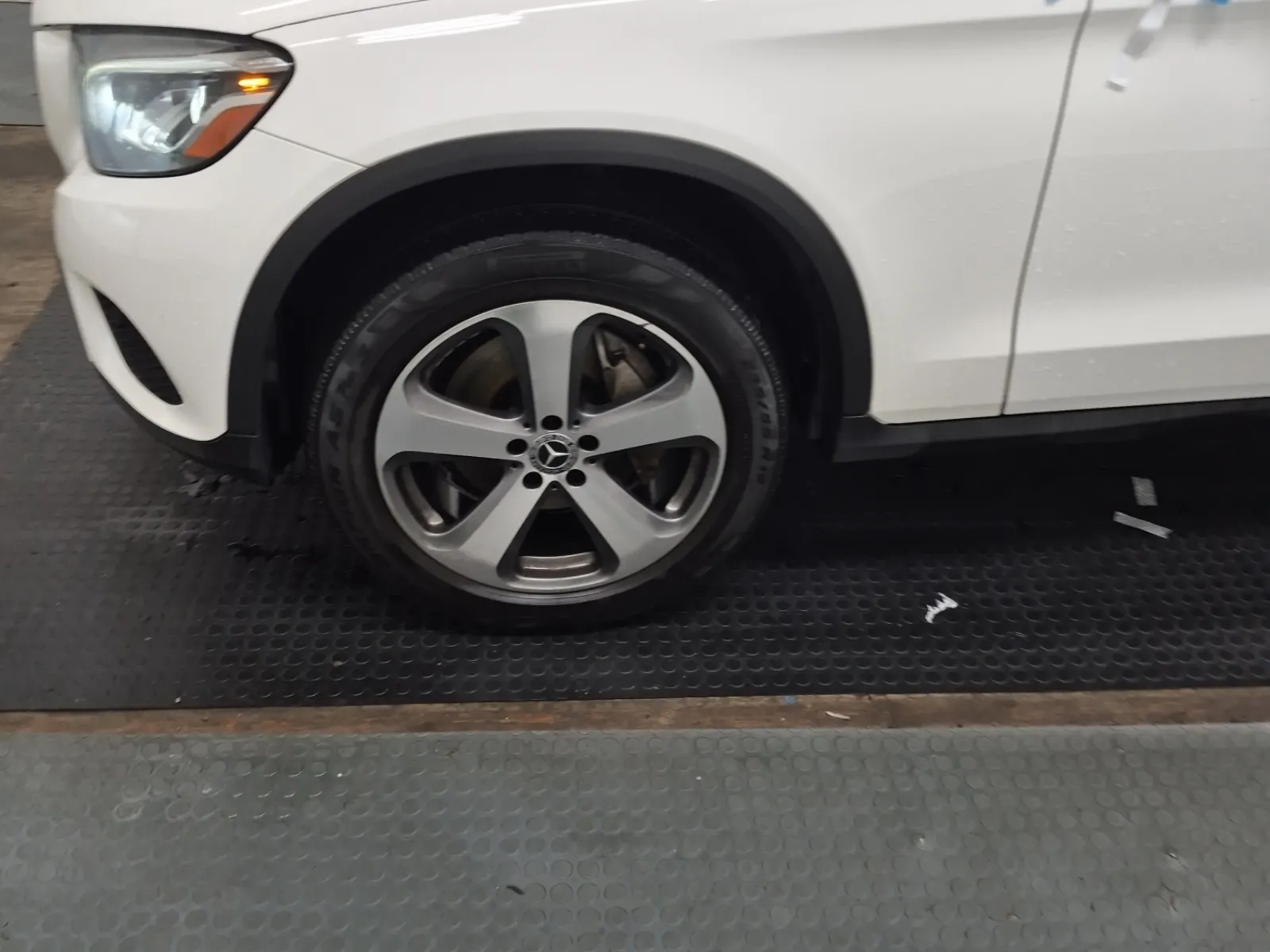 Front driver wheel/tire photo