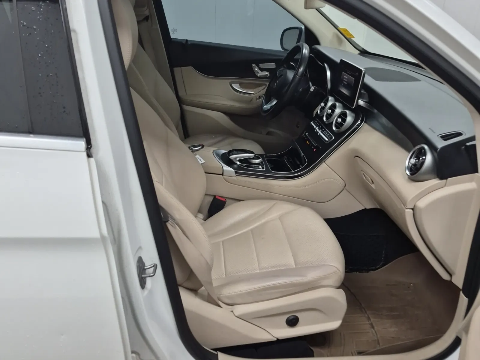 Right Side Interior Photo