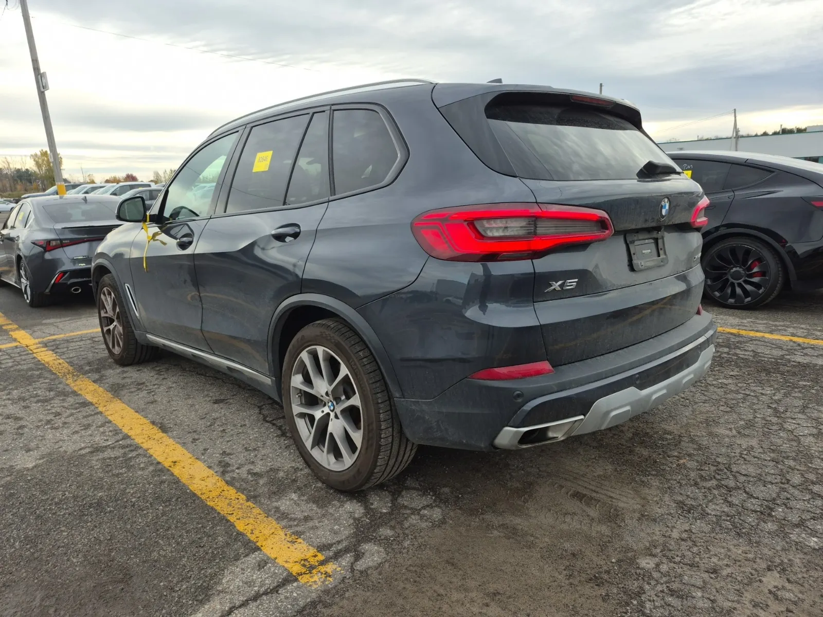 Driver Rear 3/4 Photo