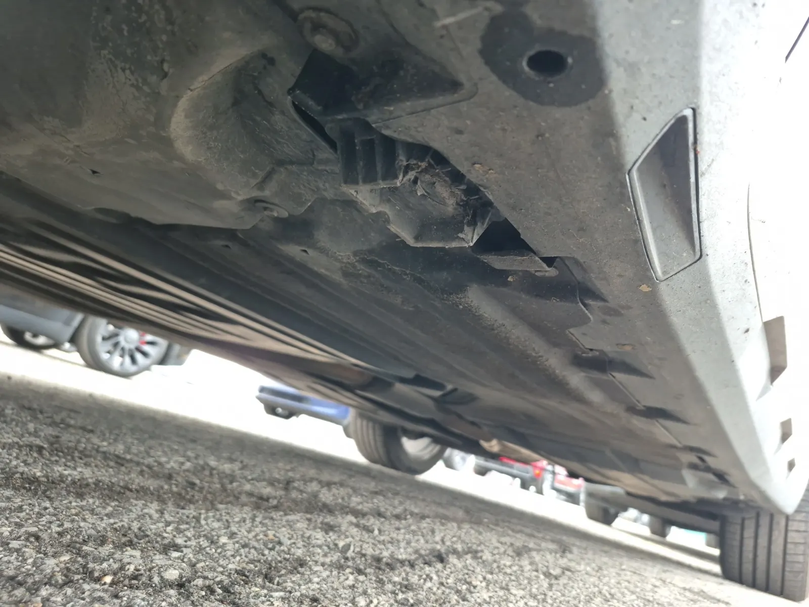 Undercarriage - Driver Photo