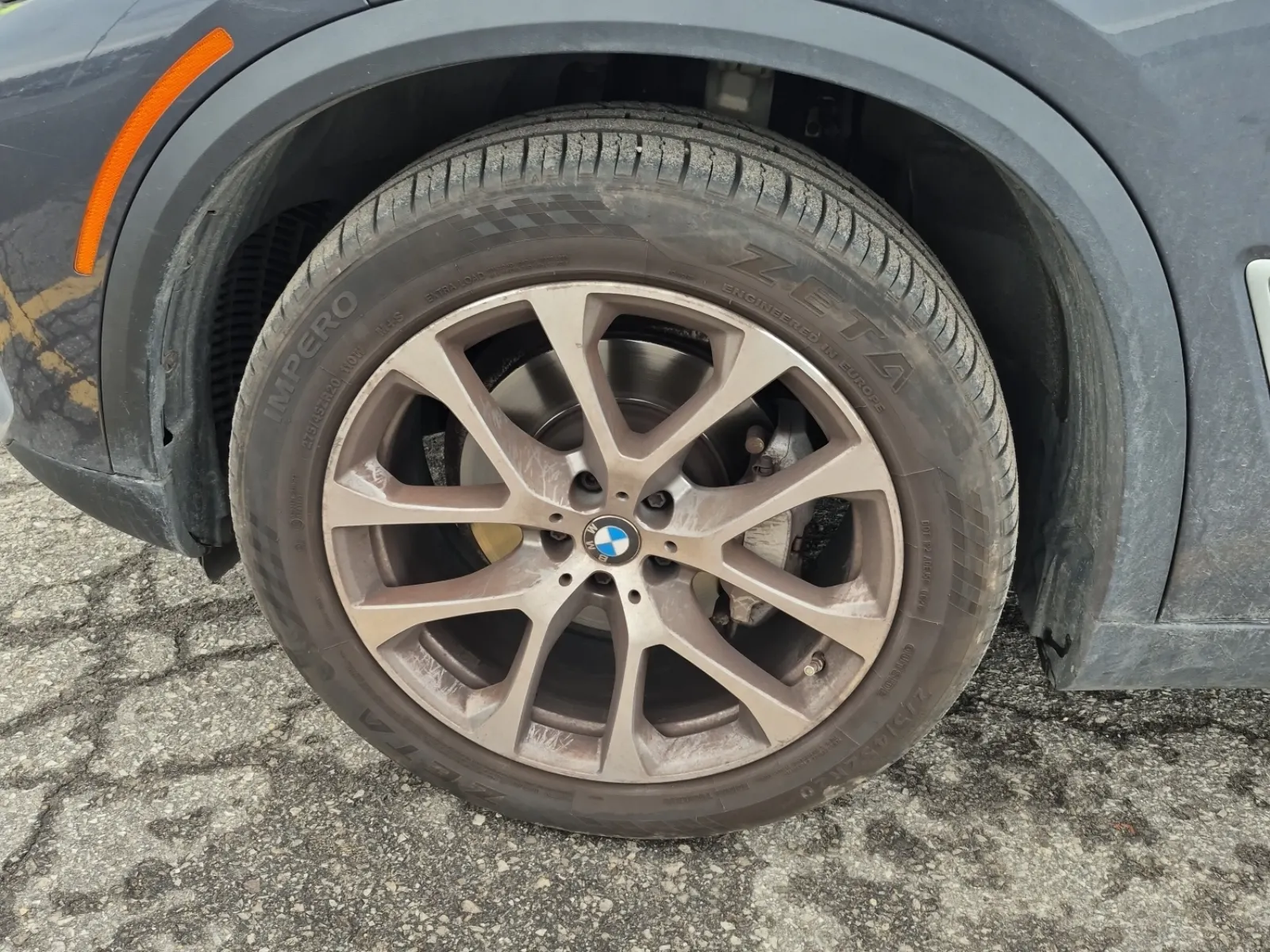 Front driver wheel/tire photo