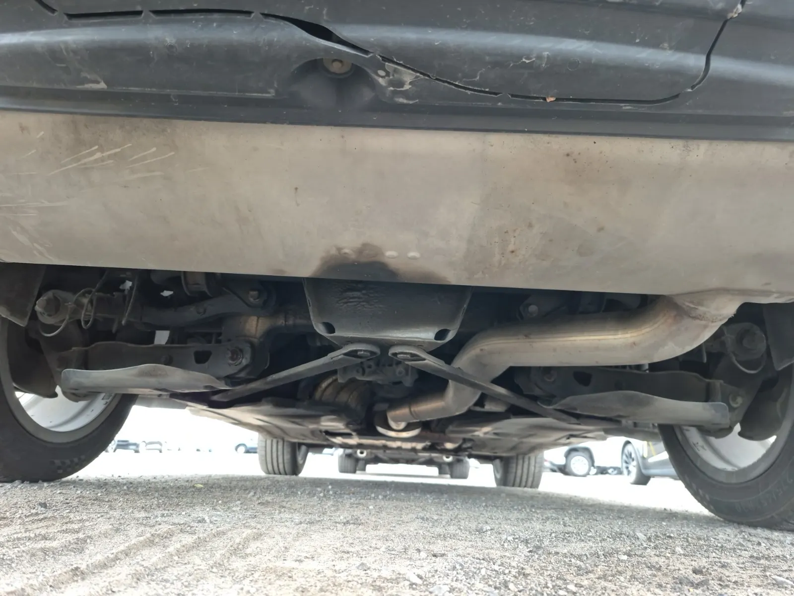 Undercarriage - Rear Photo