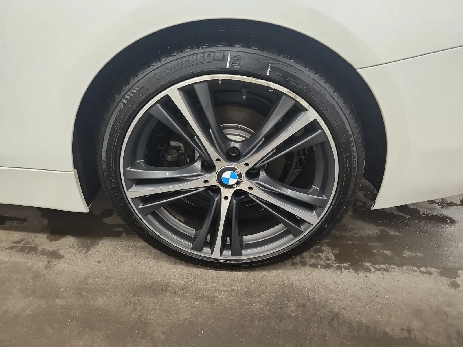 Left Rear Wheel/Tire Photo