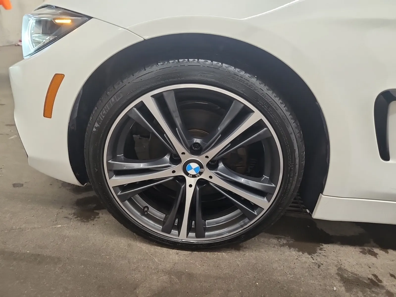 Front driver wheel/tire photo