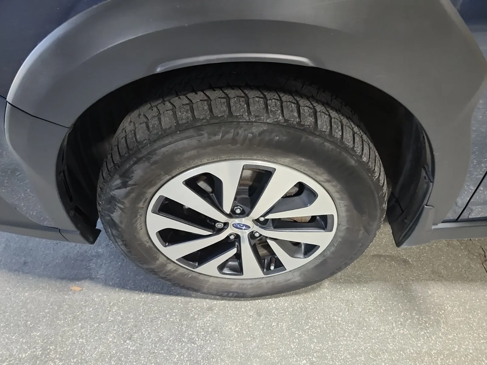 Front driver wheel/tire photo