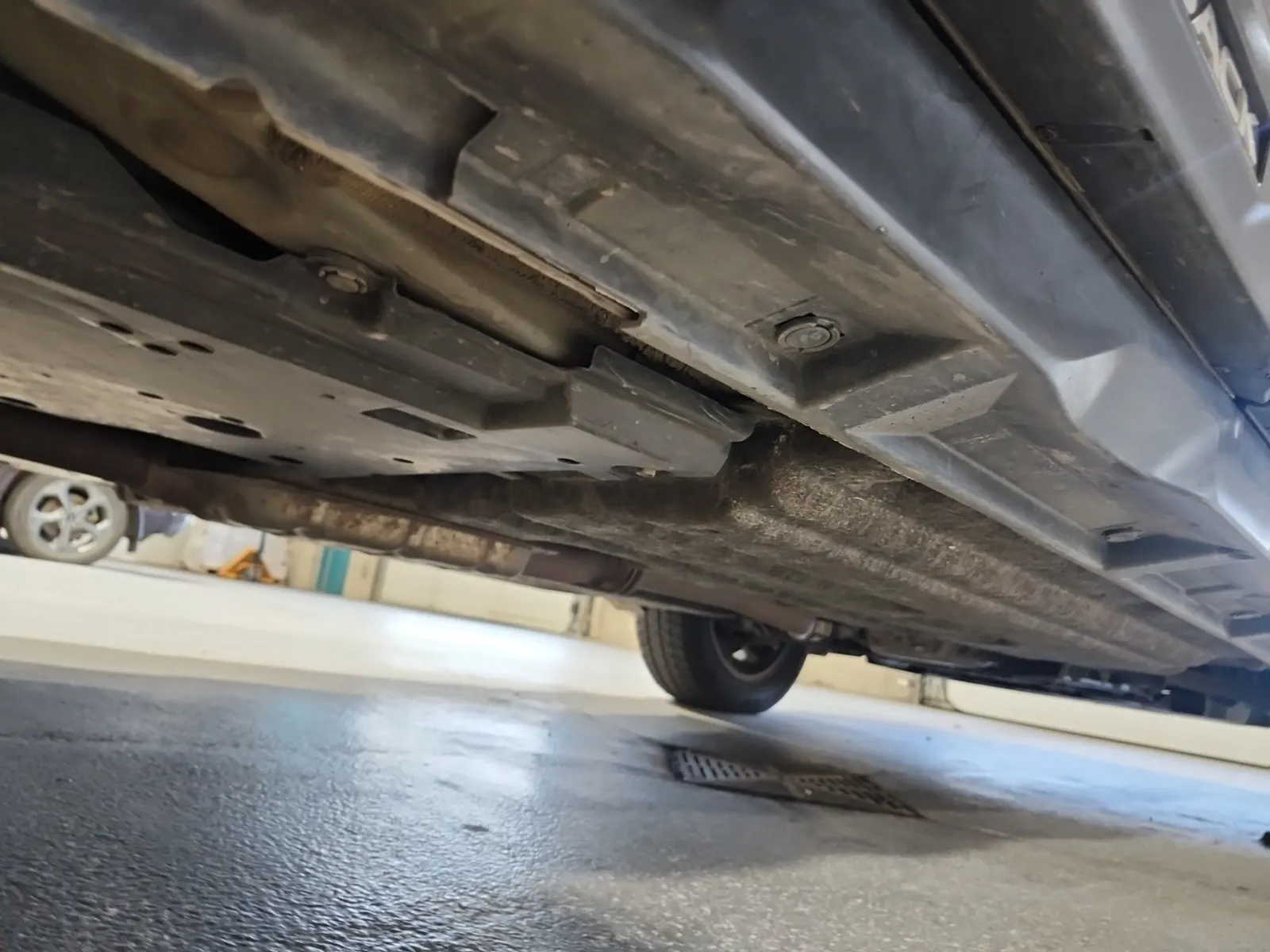 Undercarriage - Passenger Photo