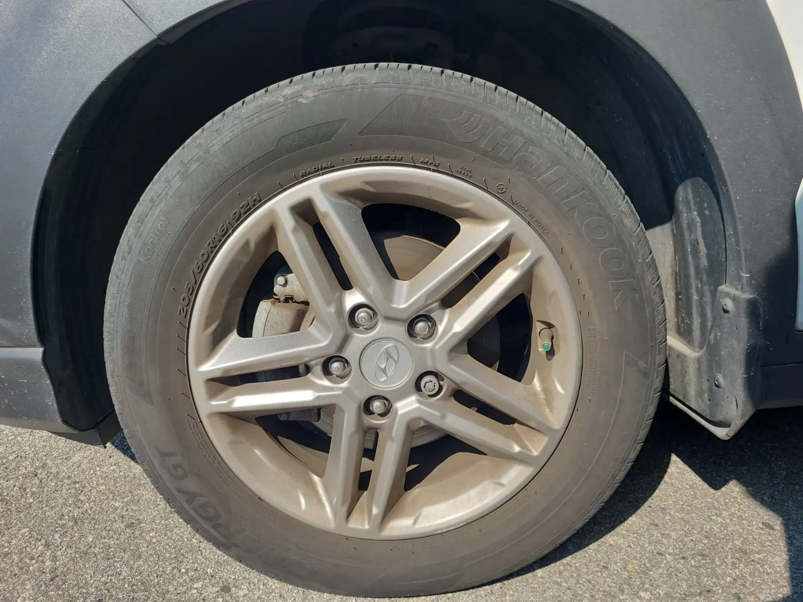 Front driver wheel/tire photo