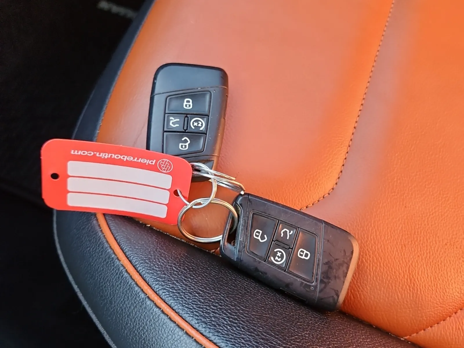 Keys/Fobs/Manual Photo