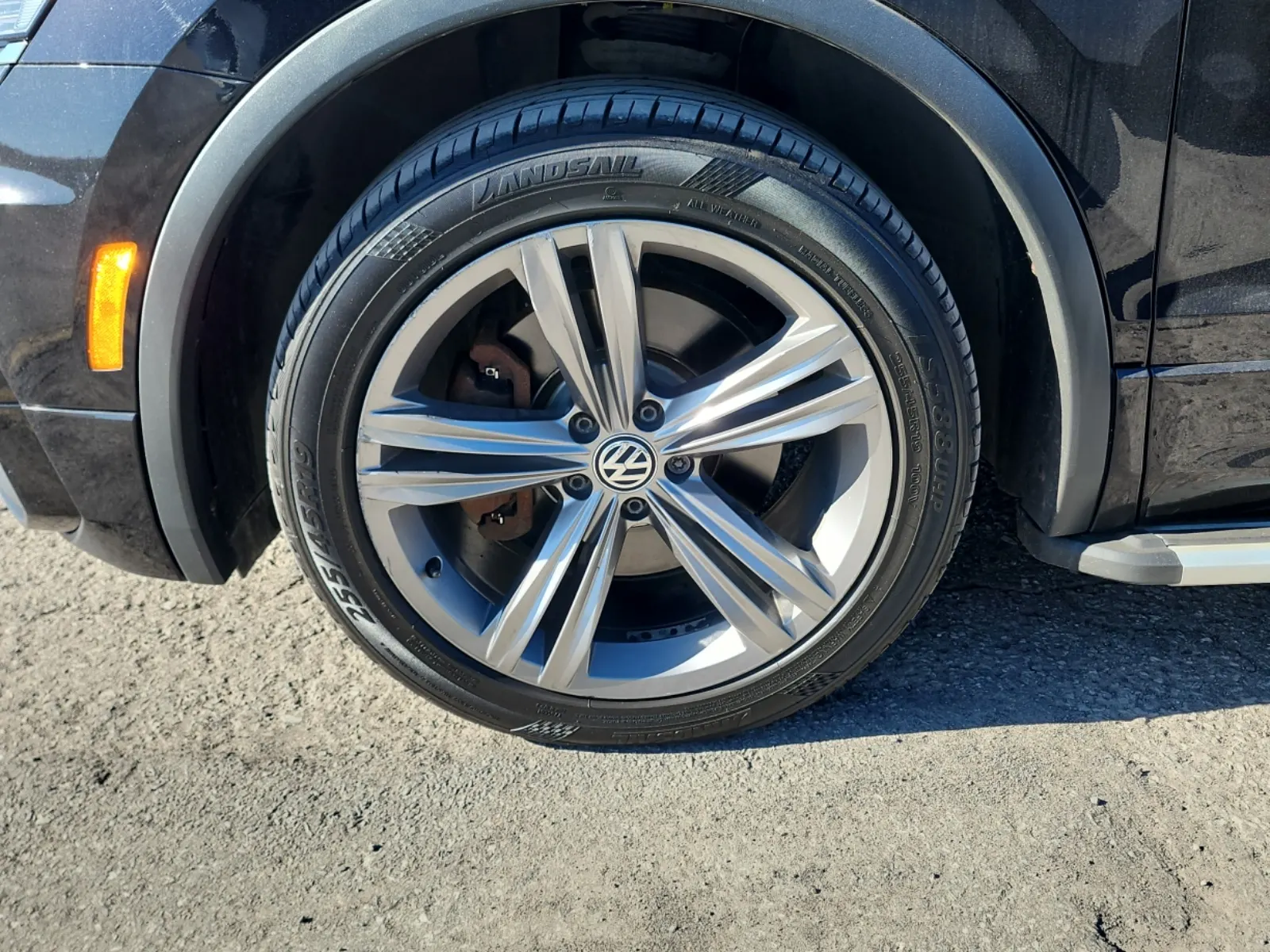 Front driver wheel/tire photo