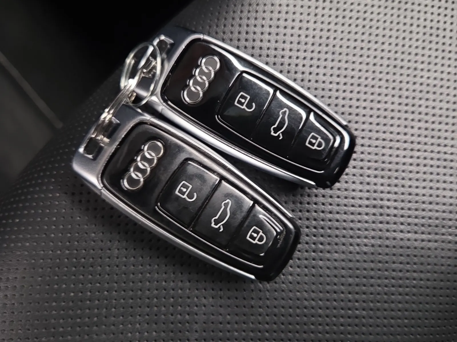 Keys/Fobs/Manual Photo