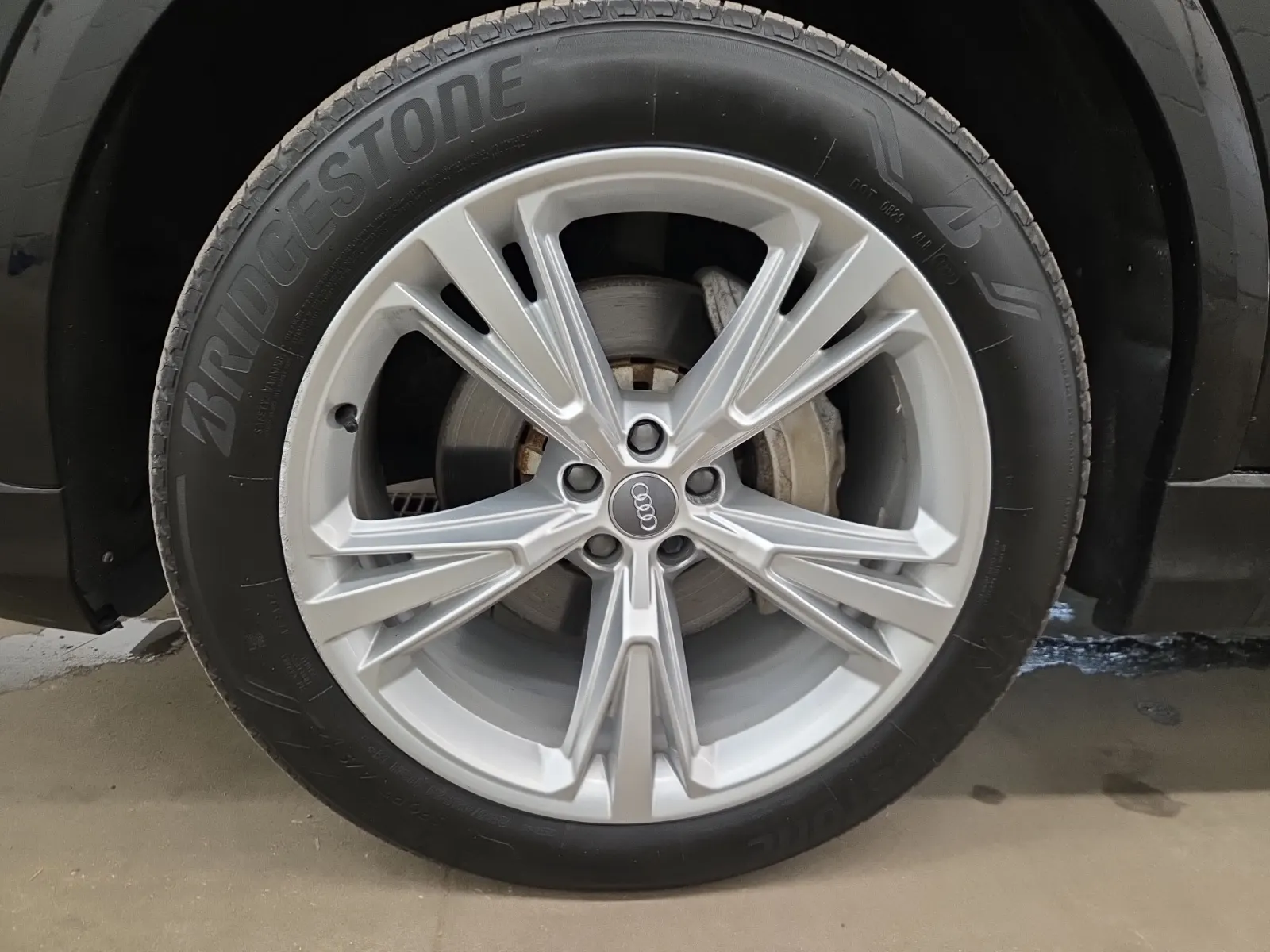 Front driver wheel/tire photo