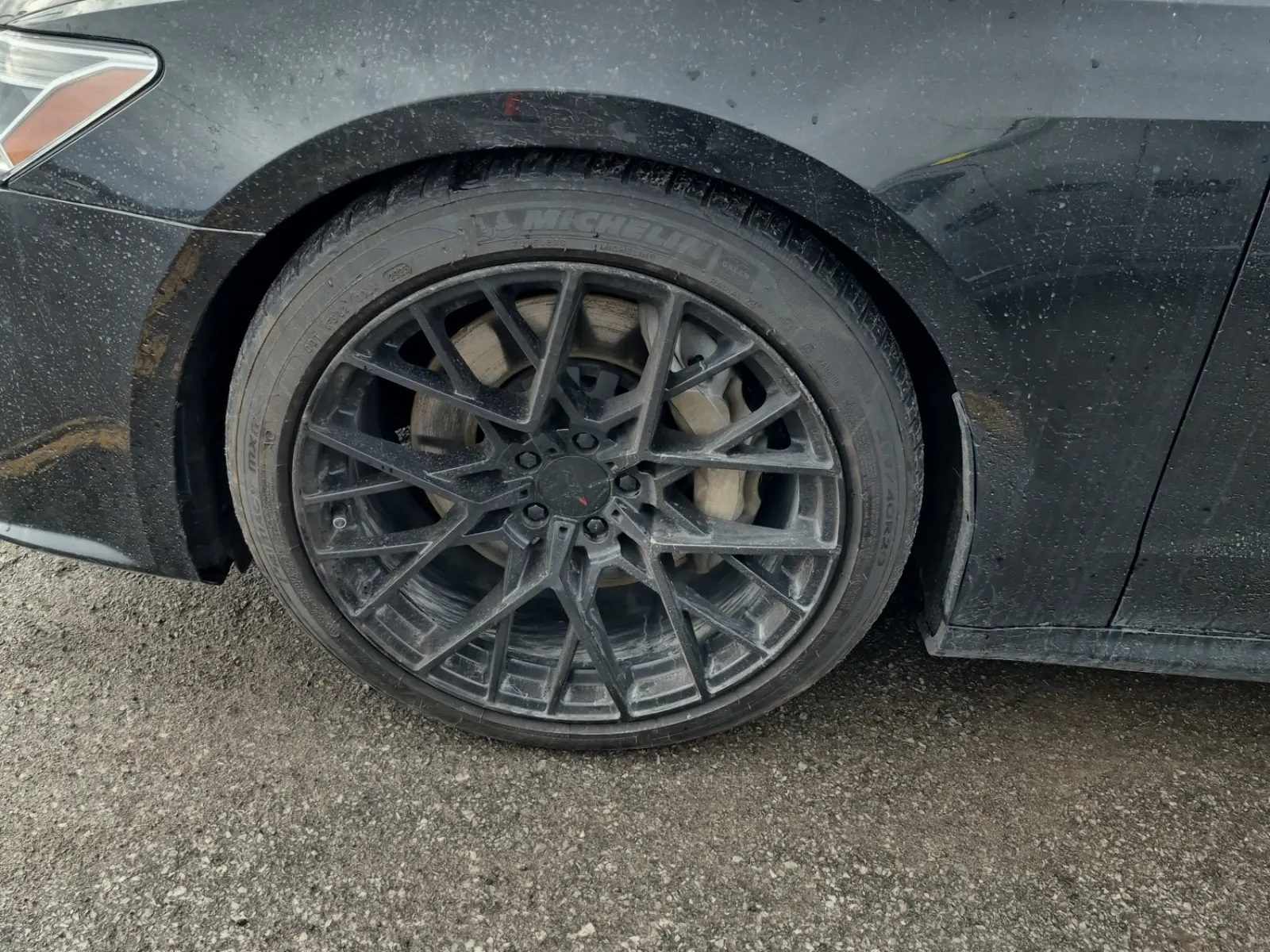 Front driver wheel/tire photo