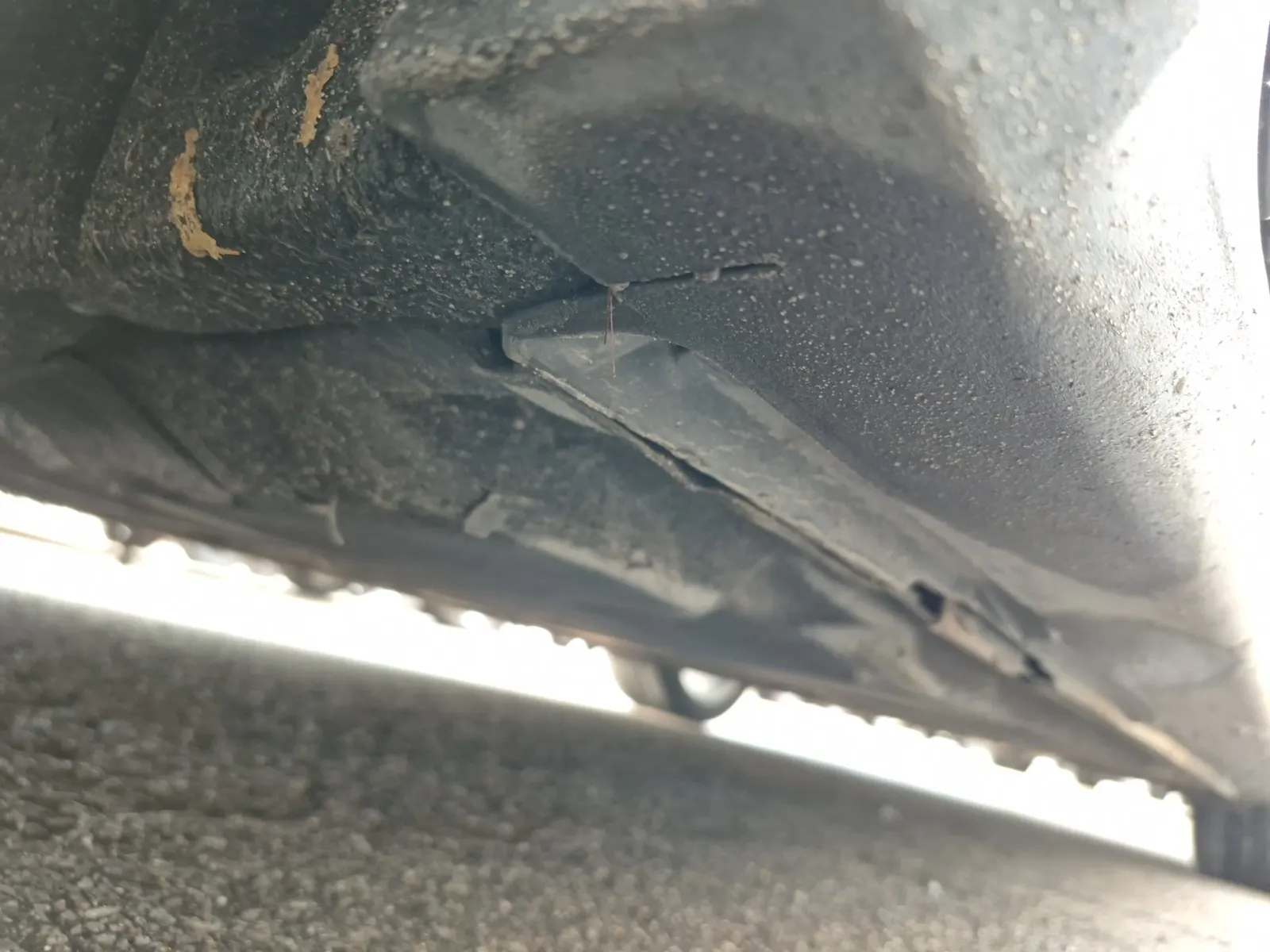 Undercarriage - Driver Photo