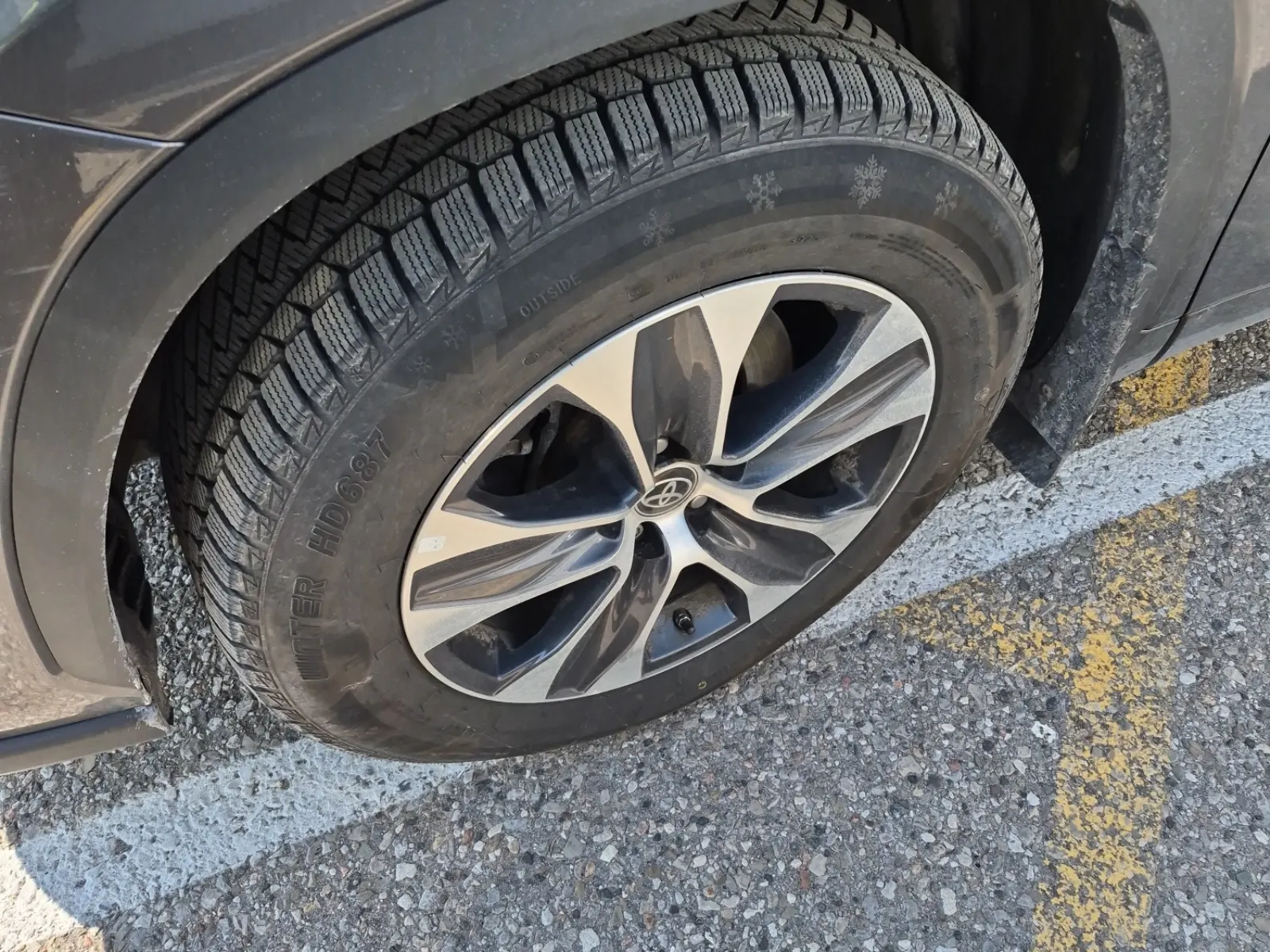 Front driver wheel/tire photo