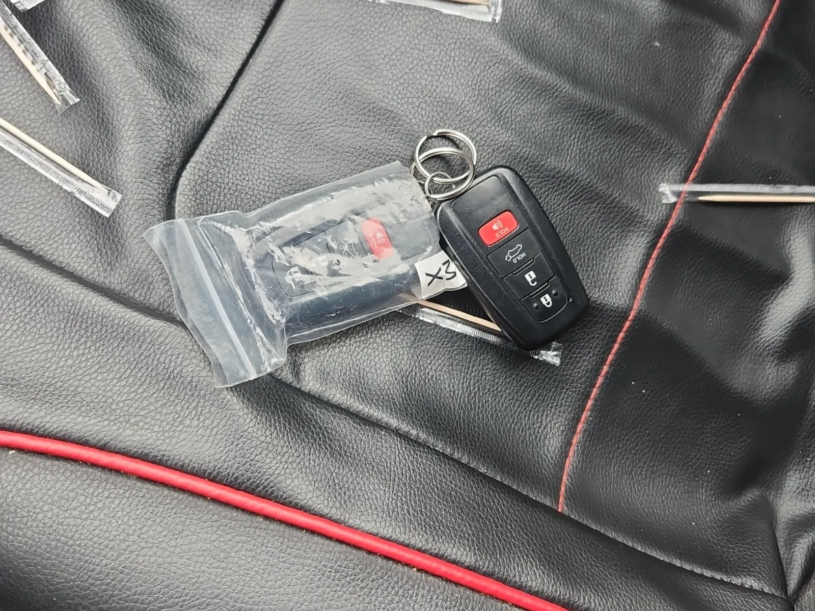 Keys/Fobs/Manual Photo