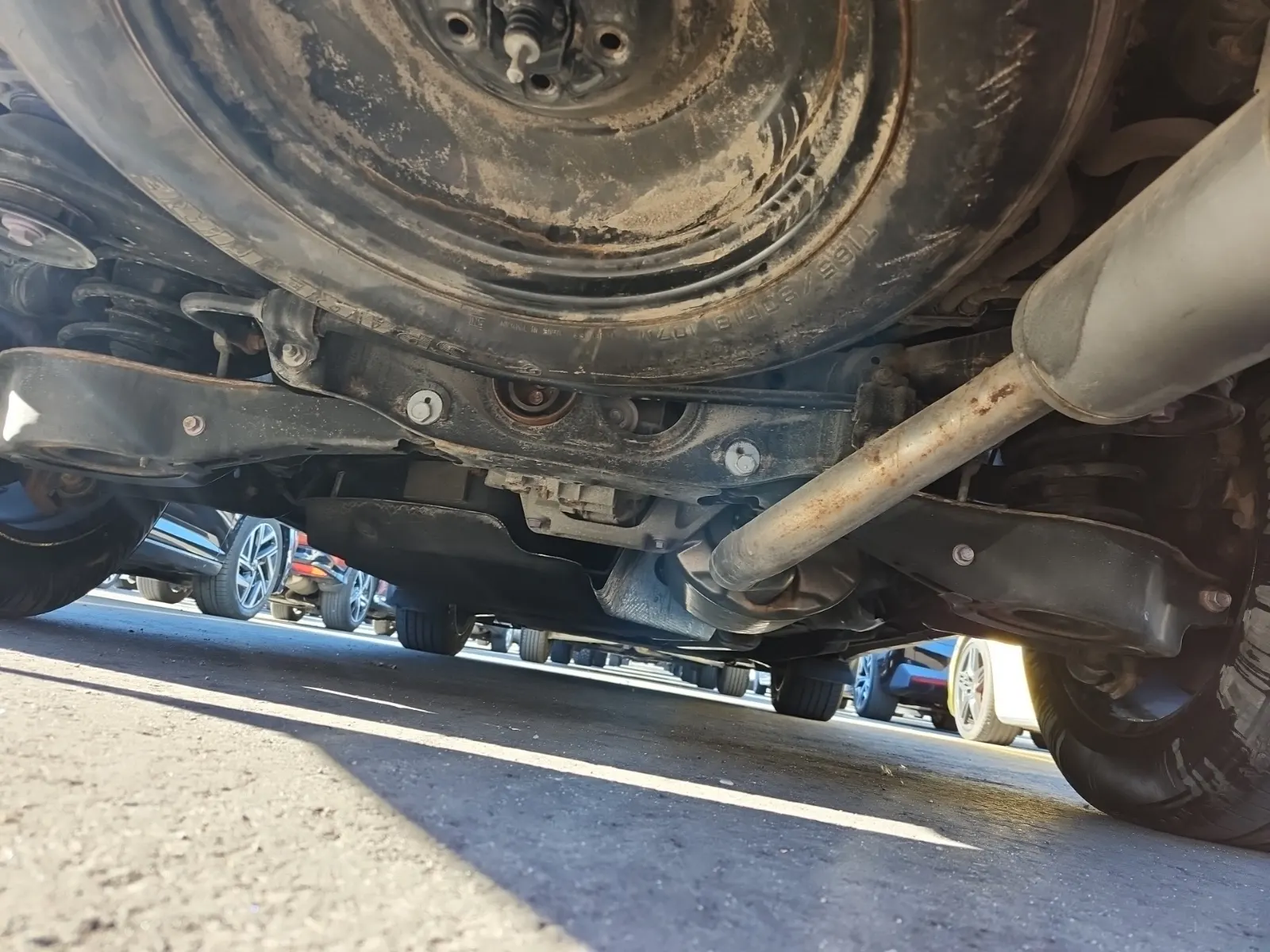 Undercarriage - Rear Photo