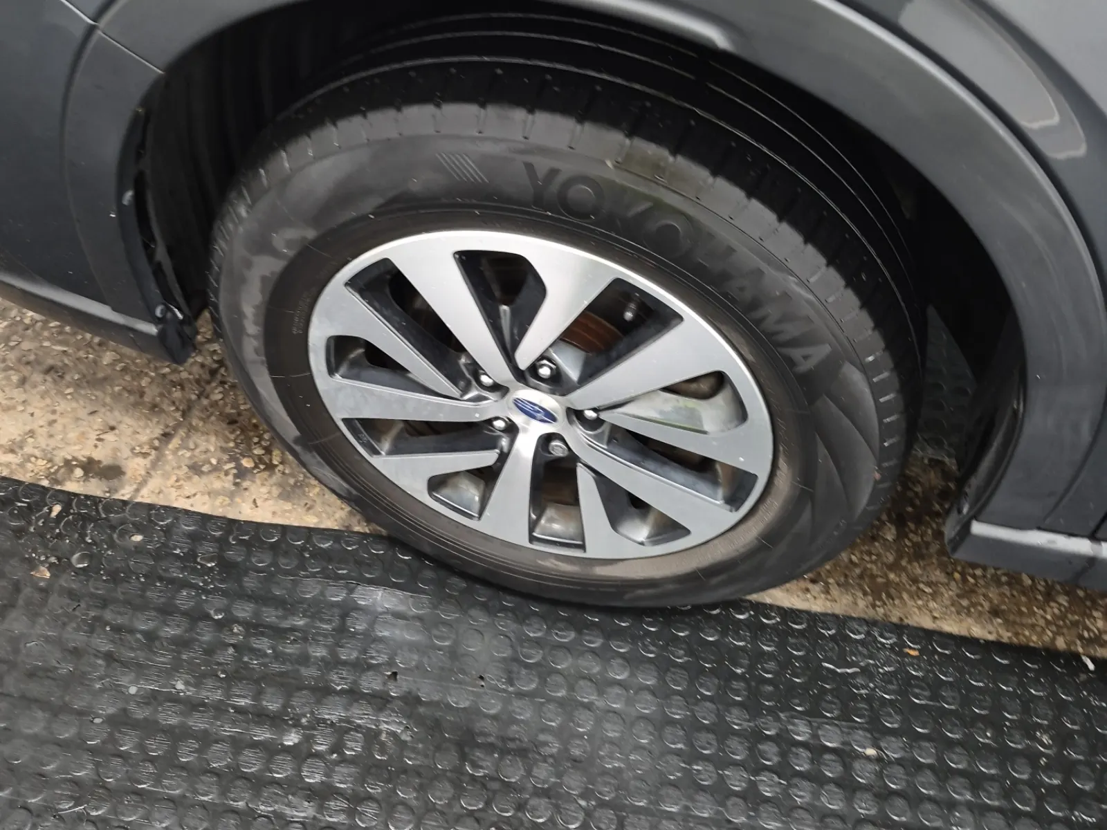 Front driver wheel/tire photo