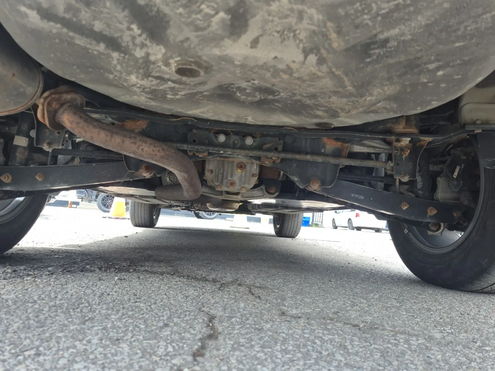 Undercarriage - Rear Photo