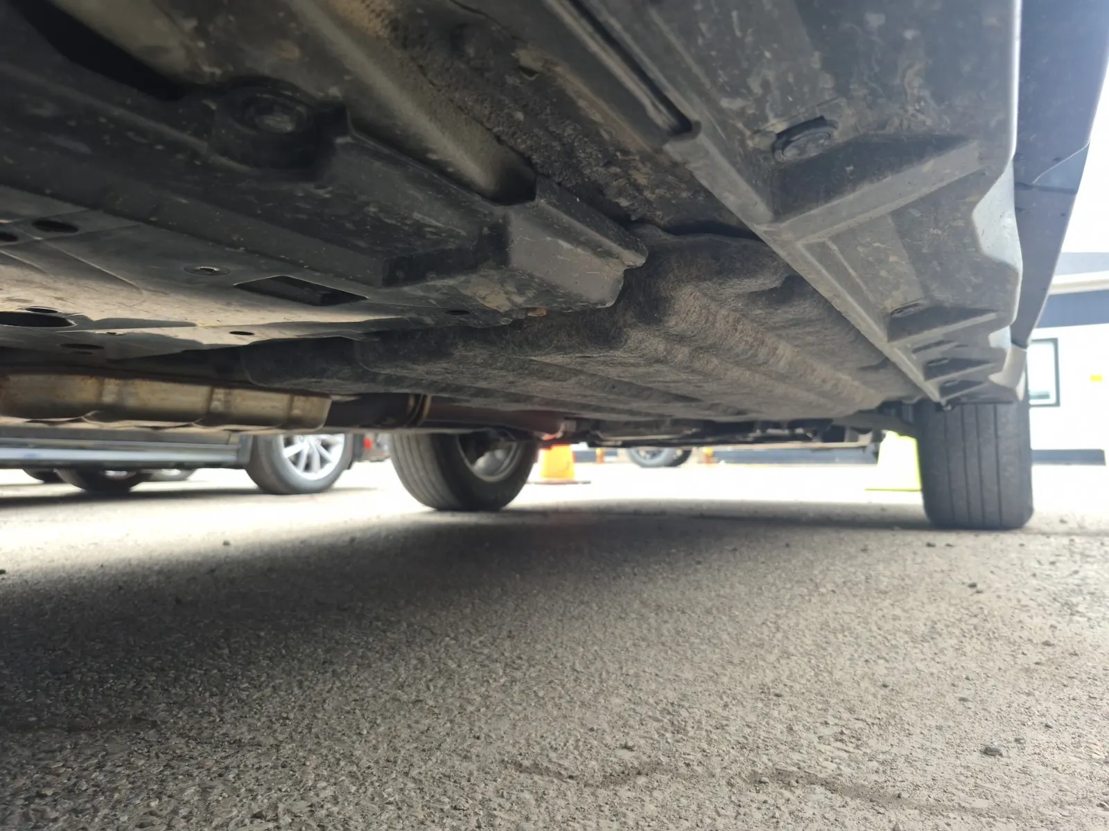 Undercarriage - Passenger Photo