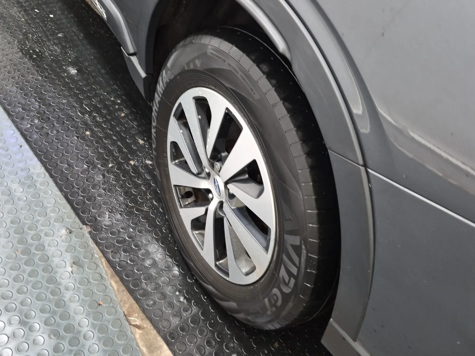 Left Rear Wheel/Tire Photo