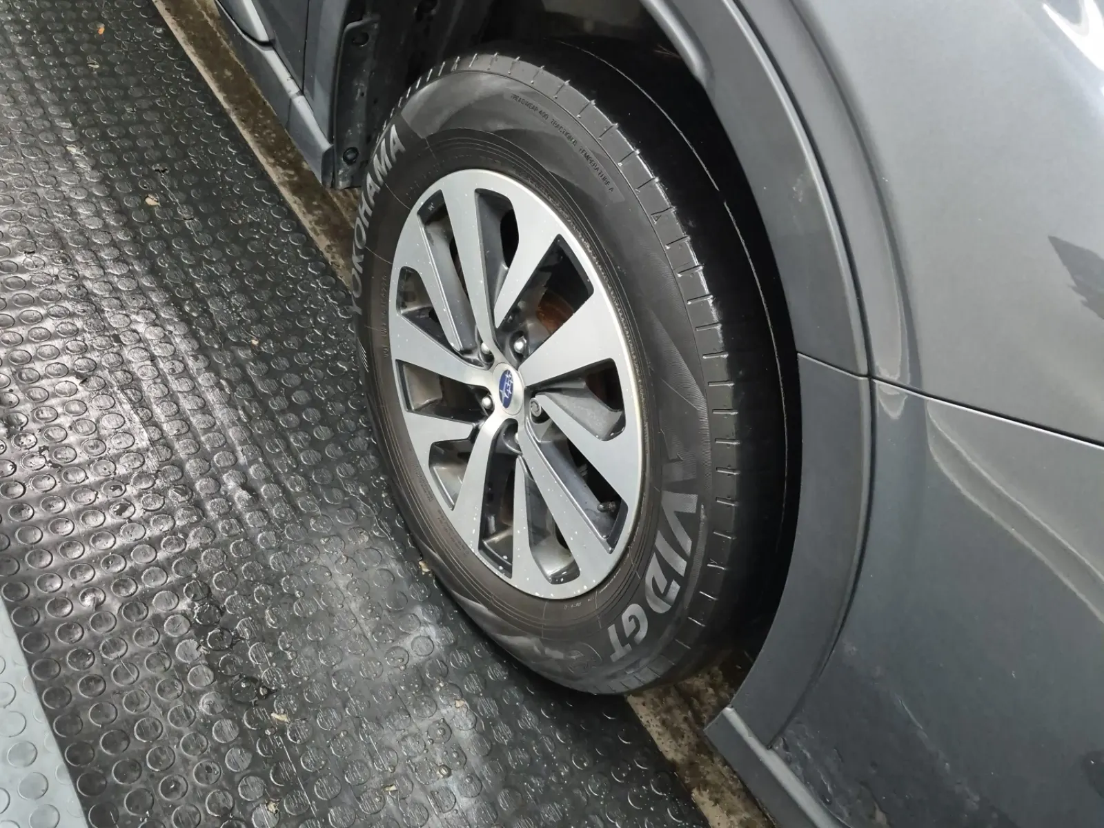 Right Front Wheel/Tire Photo