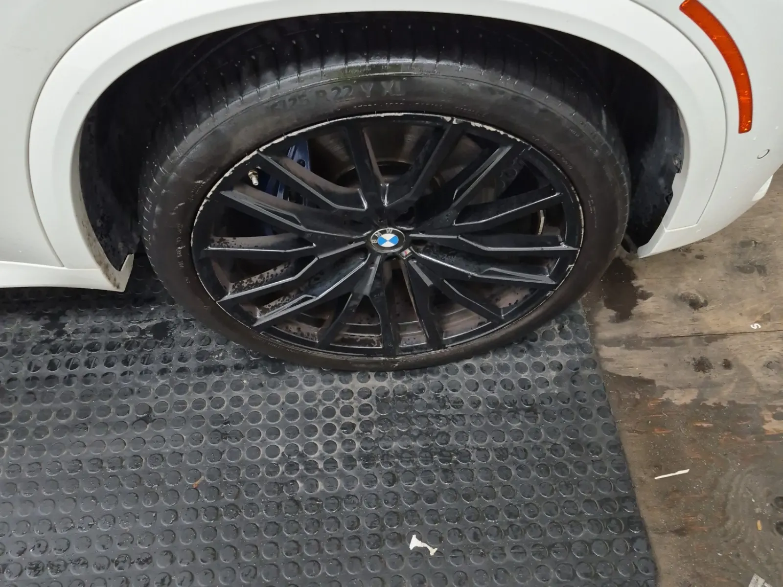 Right Front Wheel/Tire Photo