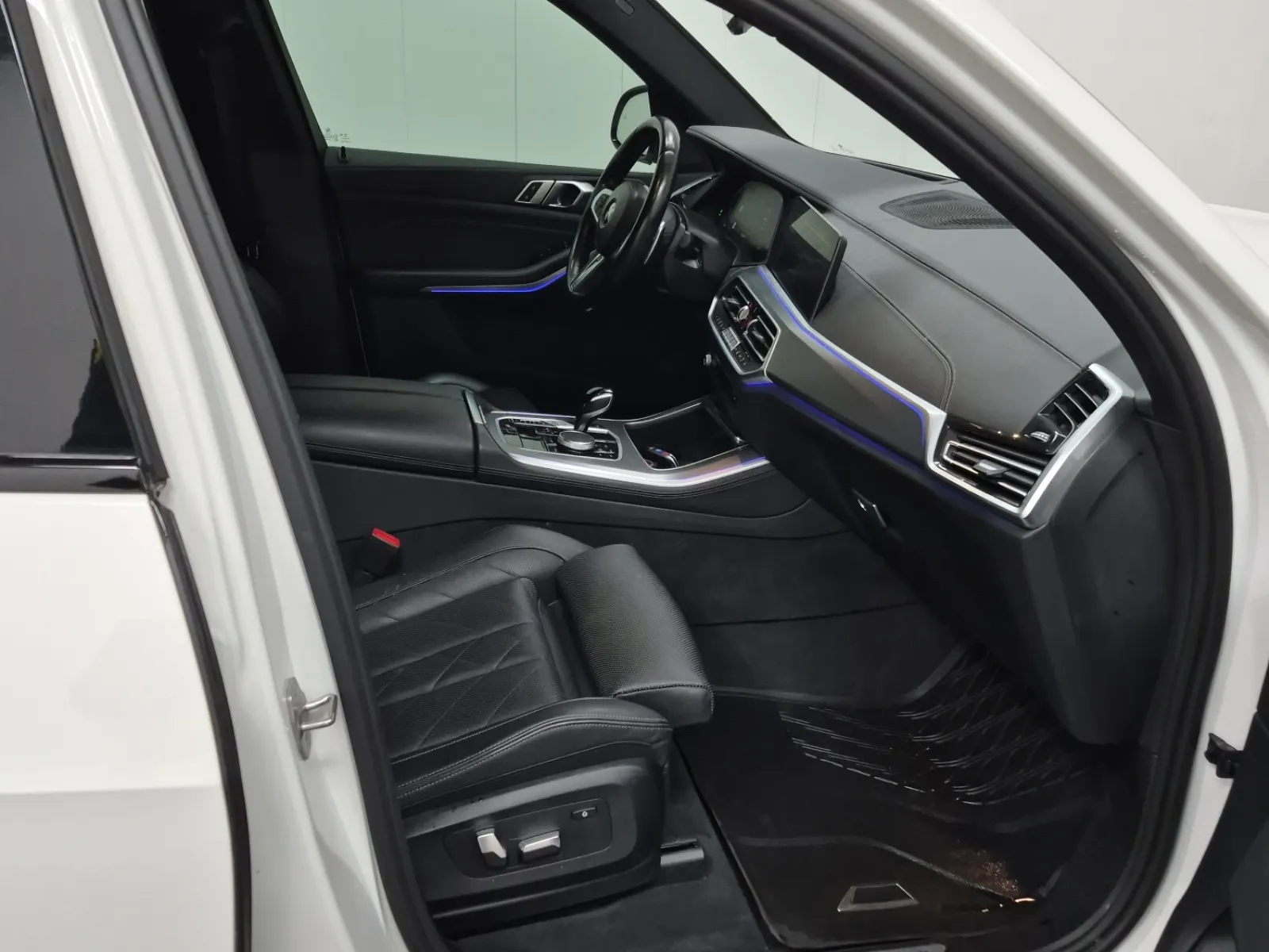 Right Side Interior Photo