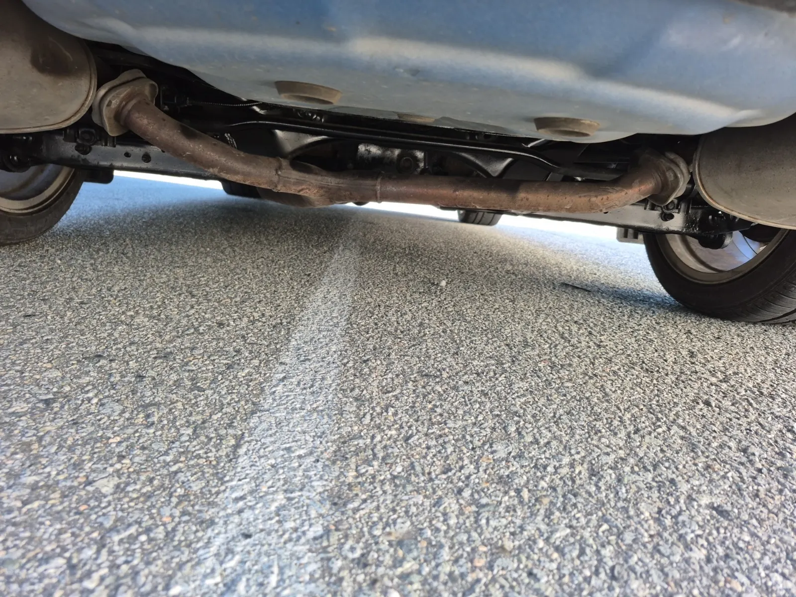 Undercarriage - Rear Photo
