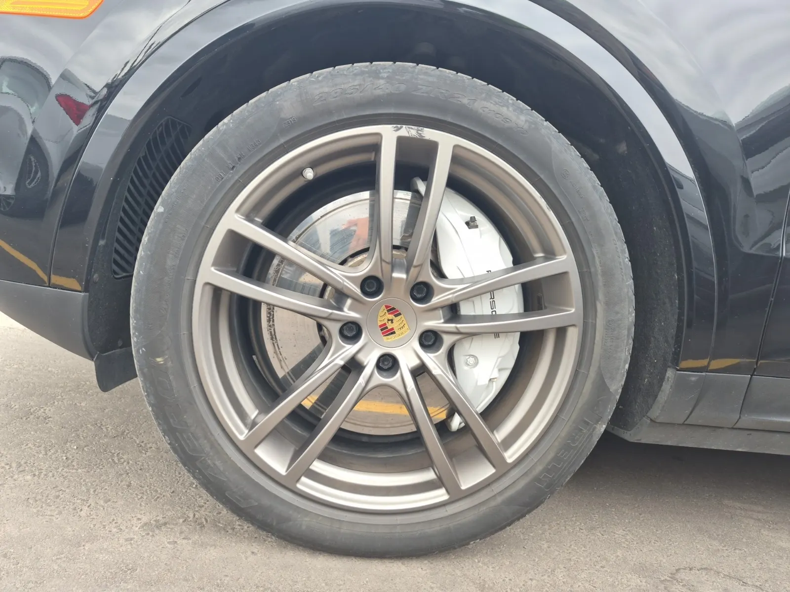 Front driver wheel/tire photo