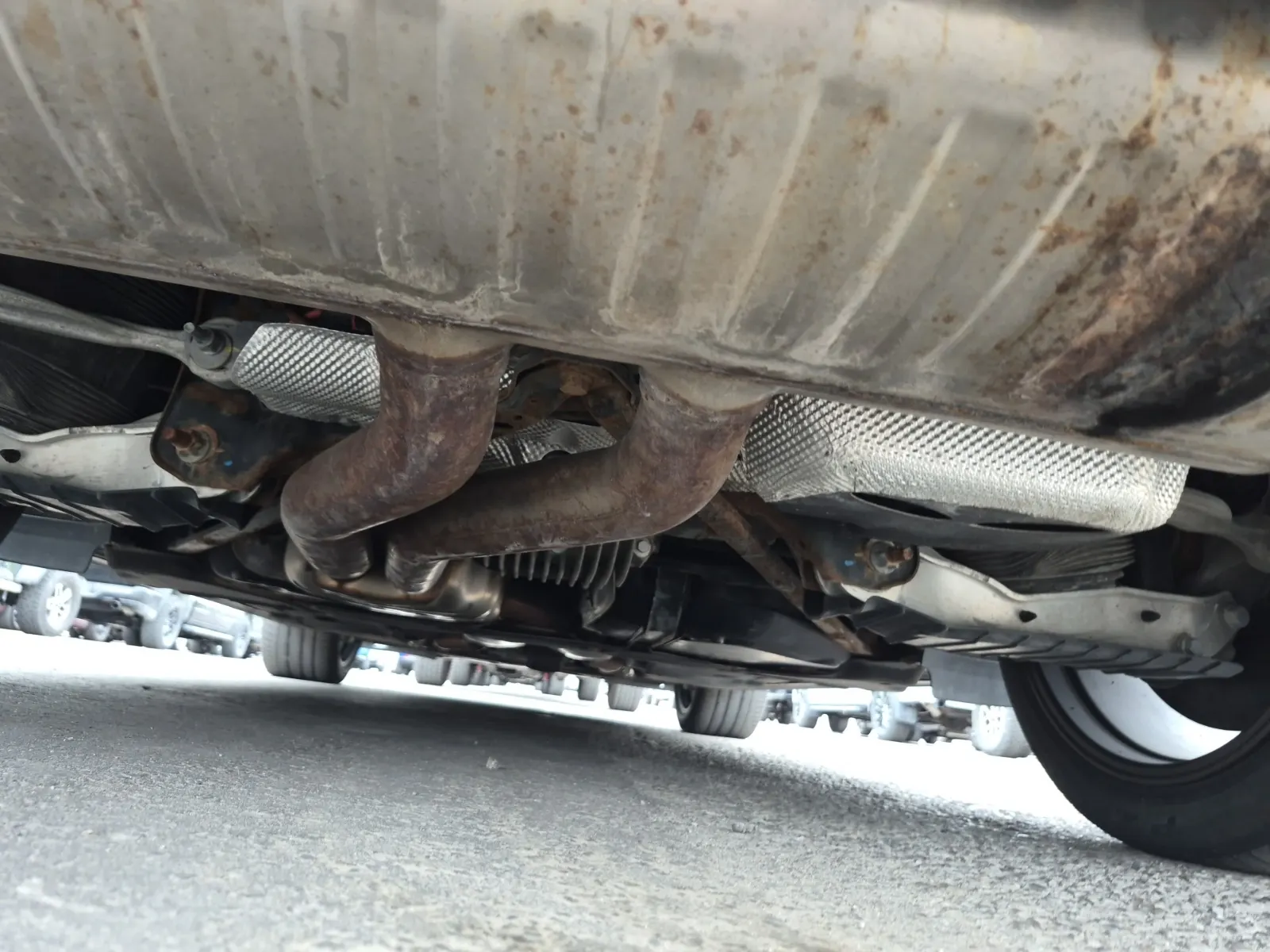 Undercarriage - Rear Photo