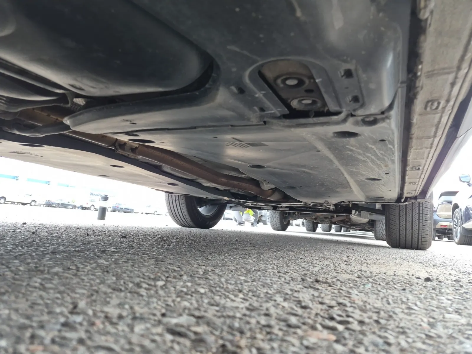 Undercarriage - Passenger Photo