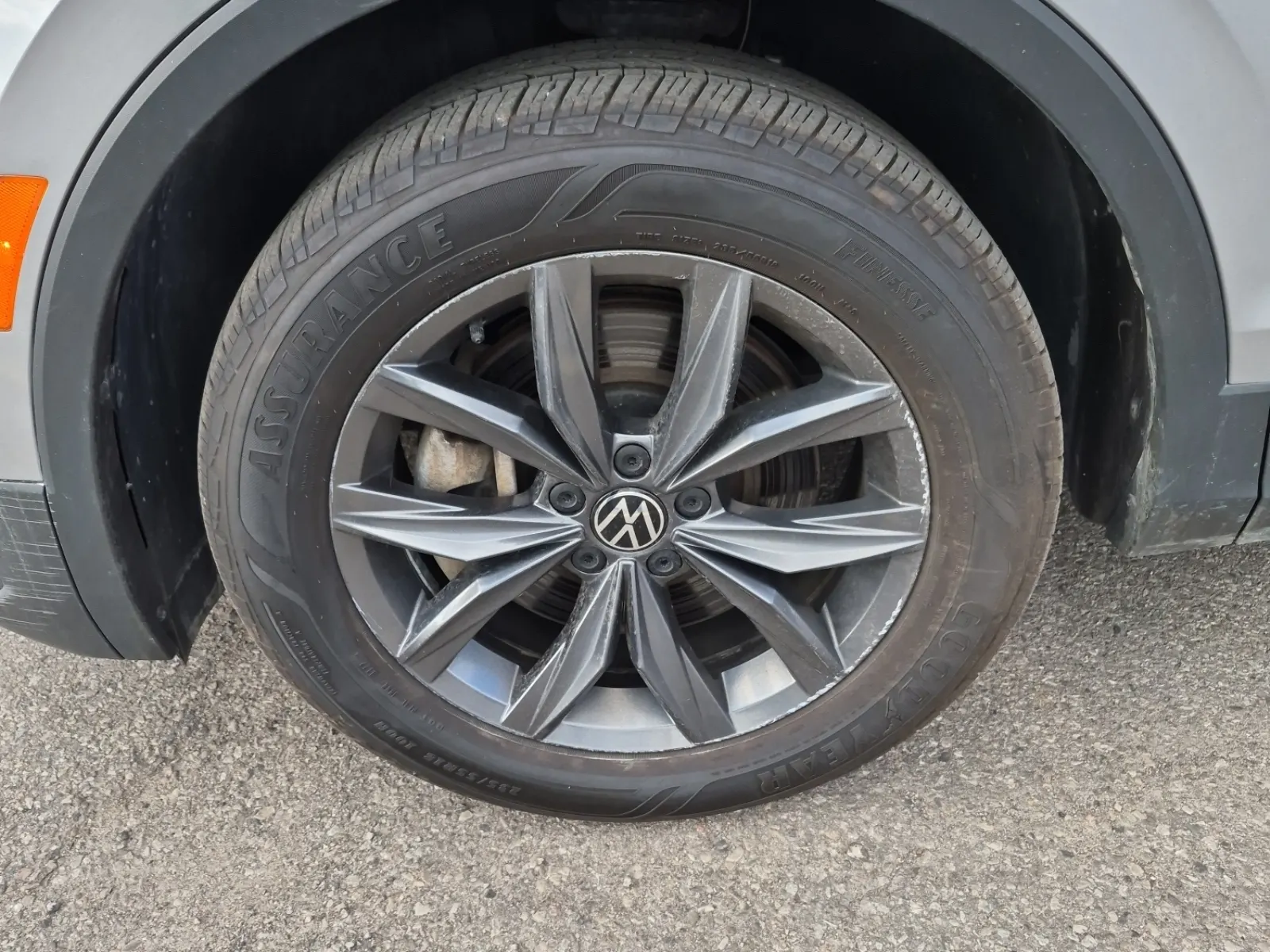 Front driver wheel/tire photo